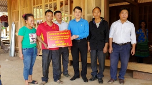 Liên đoàn Lao động huyện Mường Chà: trao hỗ trợ nhà ở cho đoàn viên công đoàn có hoàn cảnh khó khăn