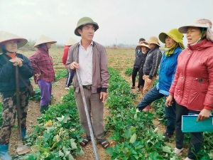 Tấm gương công nhân lao động là đảng tiêu biểu