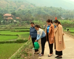 Nữ công Mường Lay thi đua “Hai giỏi”