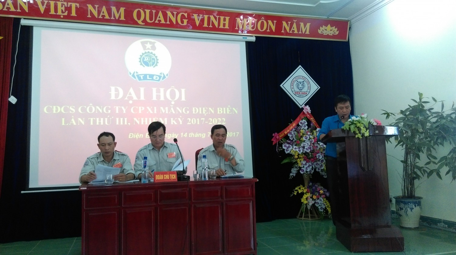 Ảnh Đc Nguyễn Thế Long Chủ tịch LĐLĐ huyện phát biểu chỉ đạo đại hội