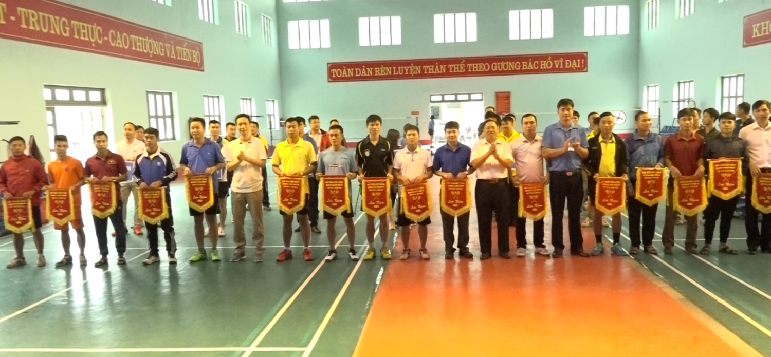 16 Tin Giải Cầu lông CBCNVC huyện Nậm Pồ lần thứ VI năm 2019 01