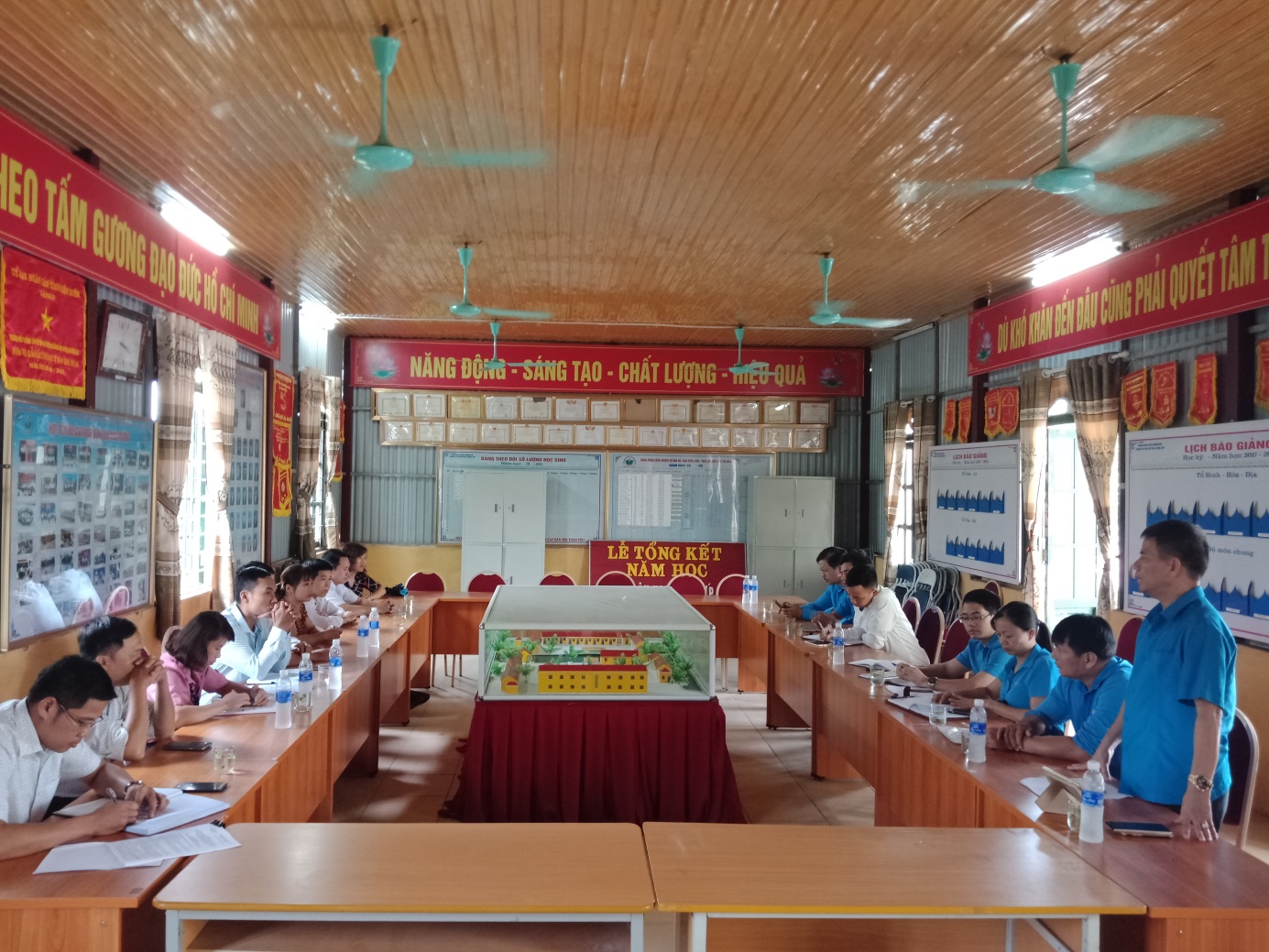 43 Chủ tịch LĐLĐ tỉnh làm việc với các cấp công đoàn huyện Mường Nhé 01