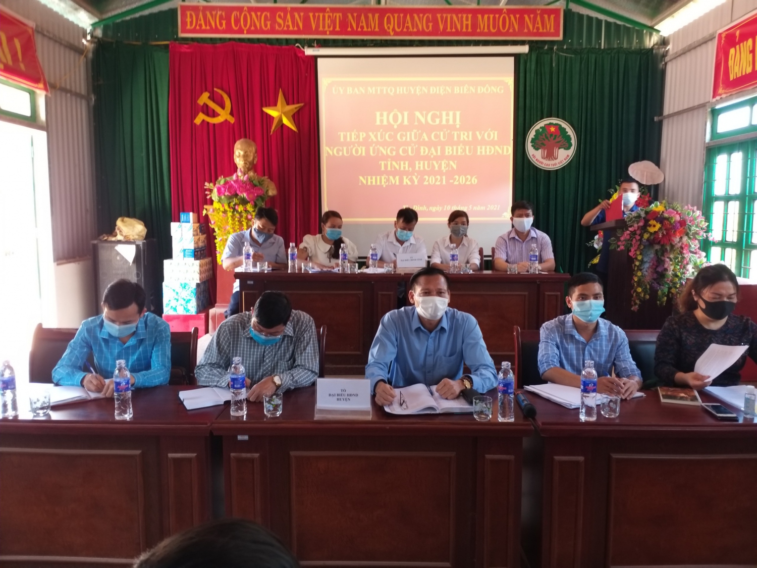 50 Chủ tịch Liên đoàn Lao động tỉnh tiếp xúc cử tri tại huyện Điện Biên Đông 01