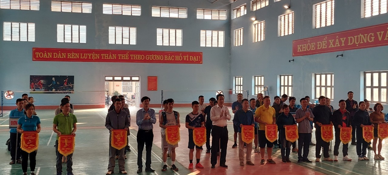 12 Nậm Pồ tổ chức thành công giải Cầu lông CNVCLĐ lần thứ IX năm 2022 02